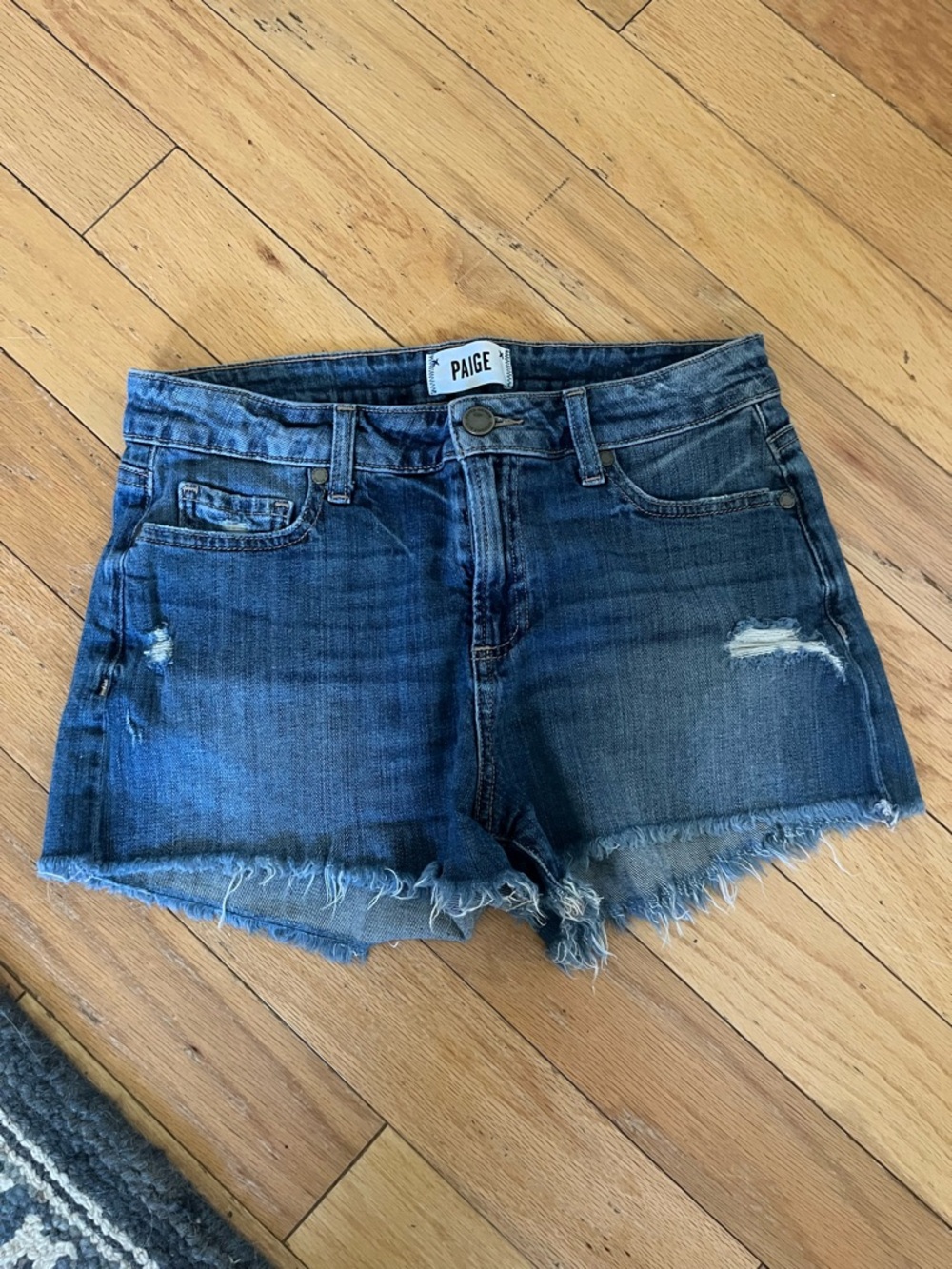 PAIGE Daryn Short Medium Wash Blue Size 27